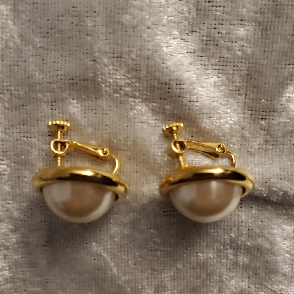 Vintage Napier Shiny Bright Gold Tone White Faux Pearl Clip On Earrings